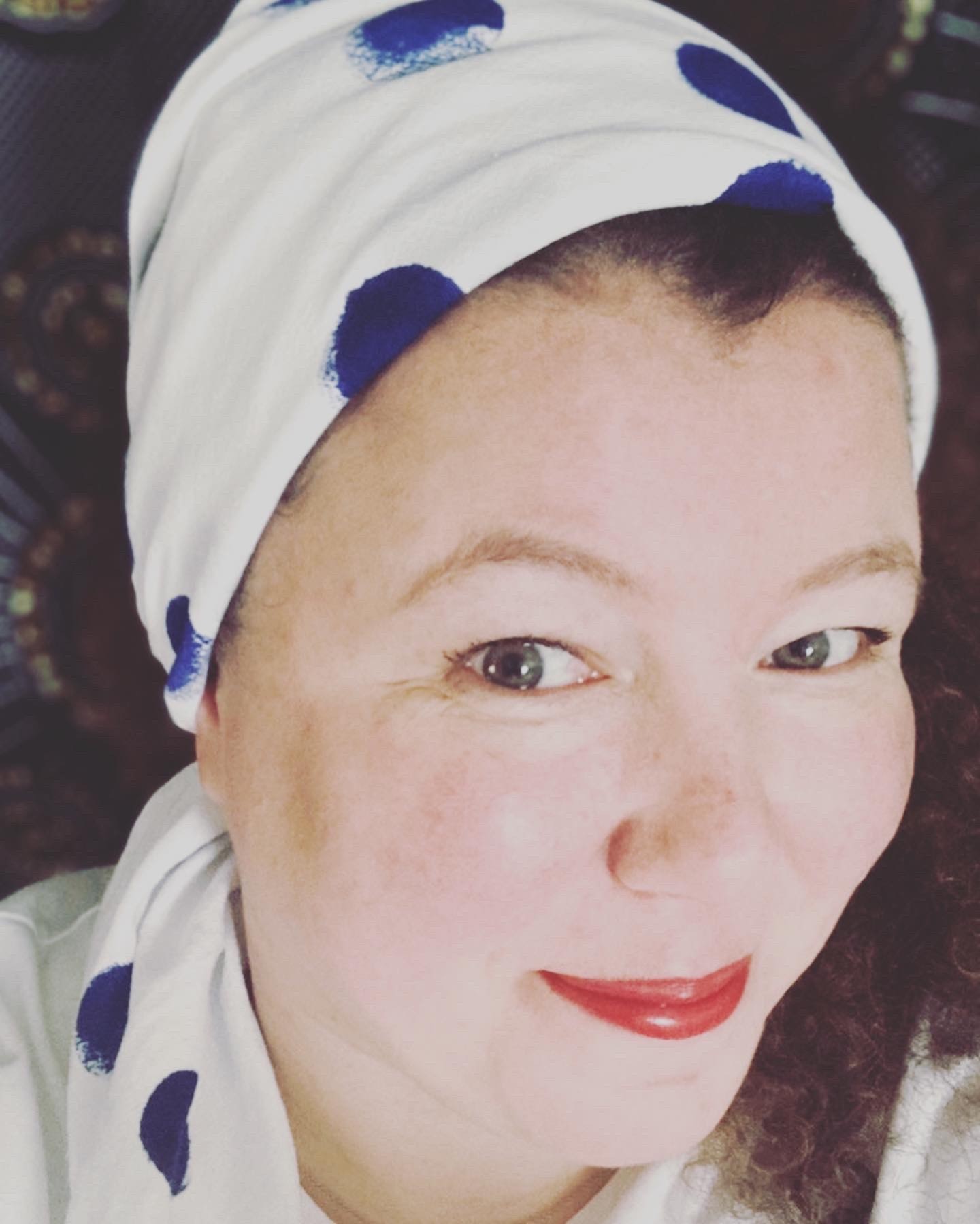 SECONDE VIE : UNE VIEILLE ROBE EN SOIE DEVENUE UN JOLI BANDEAU RETRO SECONDE VIE : UNE VIEILLE ROBE EN SOIE DEVENUE UN JOLI BANDEAU RETRO